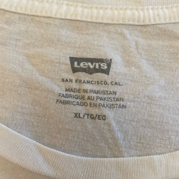 Levi’s top - Picture 2 of 2